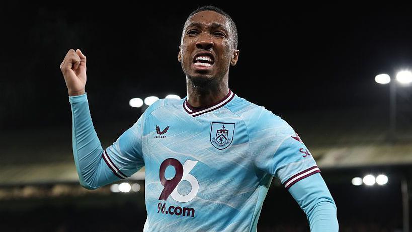 Brentford Bernegosiasi Untuk Mengontrak Jaidon Anthony dari Burnley