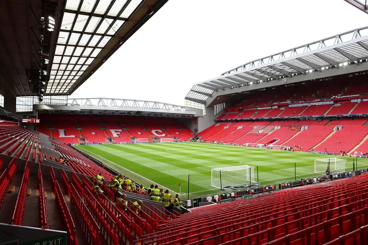 Liverpool Begin Negotiations with Young Manchester City Midfielder Who Is Expected to Leave This Month