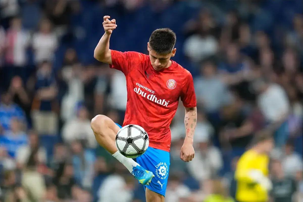 Enzo Maresca Akan Tentukan Masa Depan Claudio Echeverri di Manchester