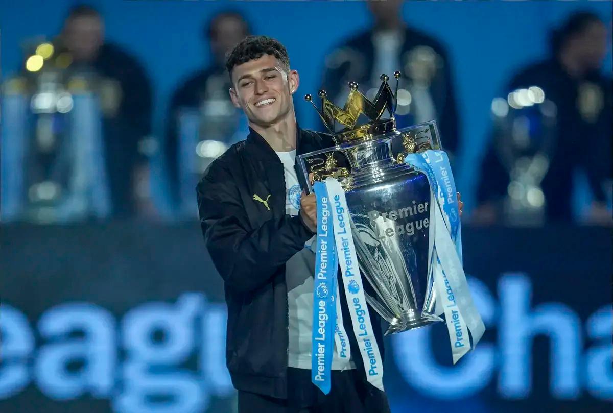 Phil Foden Tanda Tangani Kontrak Baru Bersama Manchester City Hingga