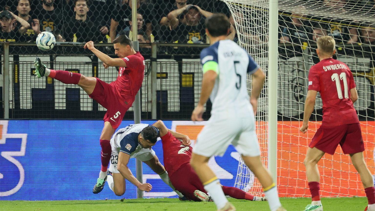 Bośniacy Rayakan Kemenangan, Polandia Terpuruk di Liga