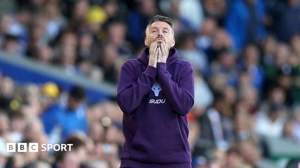 Rob Edwards Tolak Tawaran Burnley