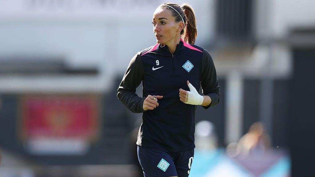 Kosovare Asllani, Kapten London City Lionesses, Perpanjang Kontrak