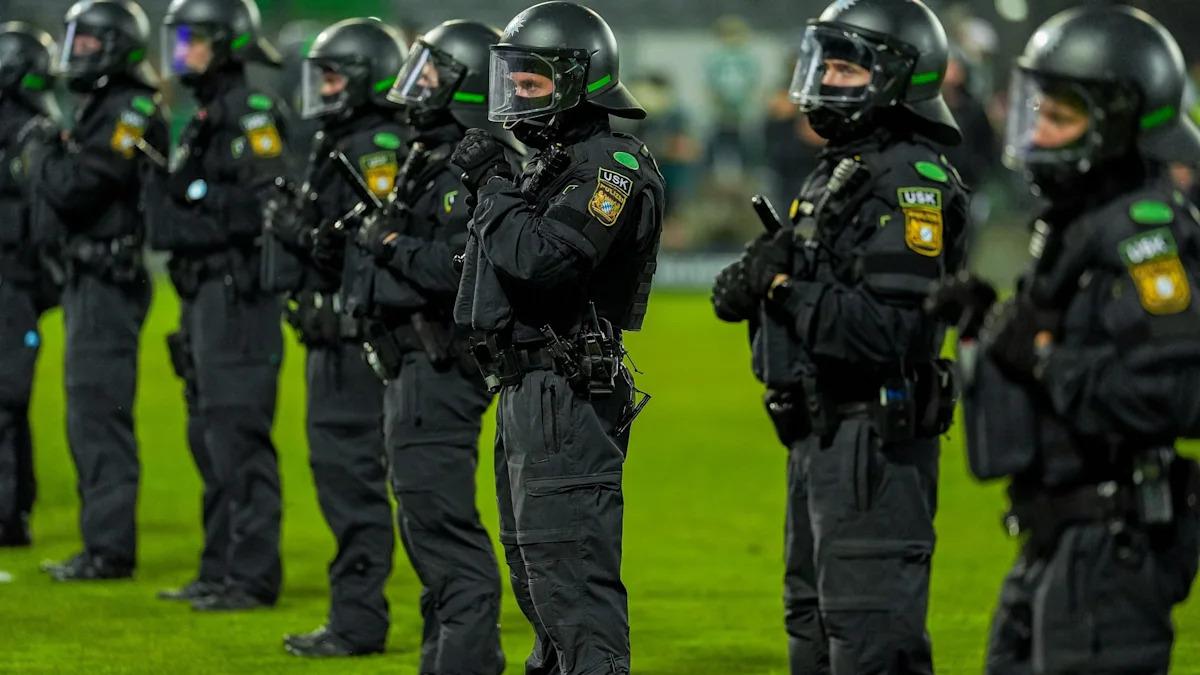 Biaya Polisi Menjadi Fokus Terbaru Dalam Perdebatan